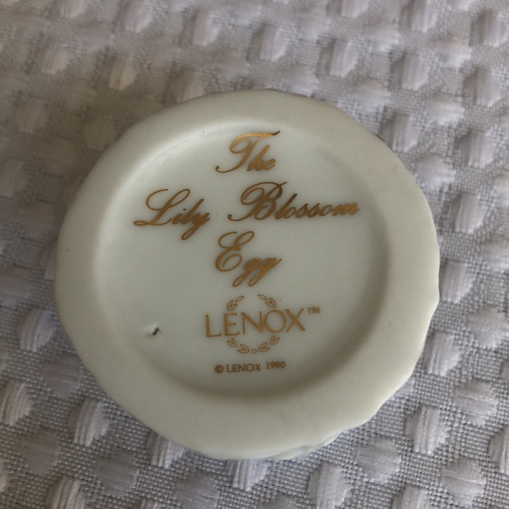 Vintage Lenox Lily Blossom Egg 1990 with stand. - Picture 10 of 10